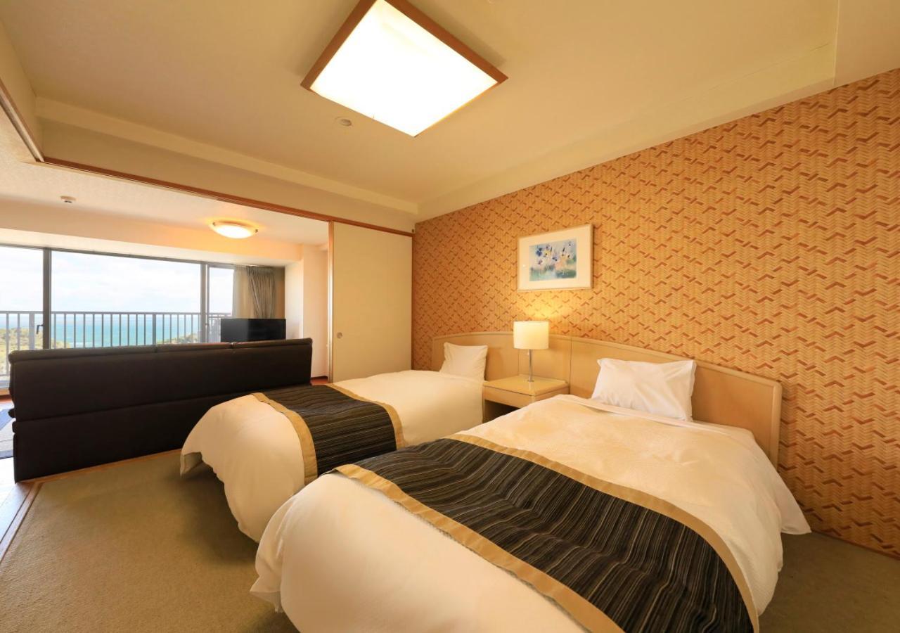 Katsuura Hilltop Hotel & Residence ภายนอก รูปภาพ