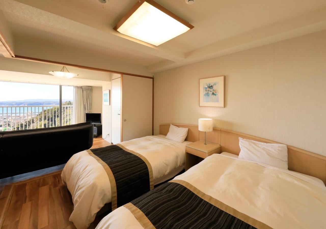 Katsuura Hilltop Hotel & Residence ภายนอก รูปภาพ